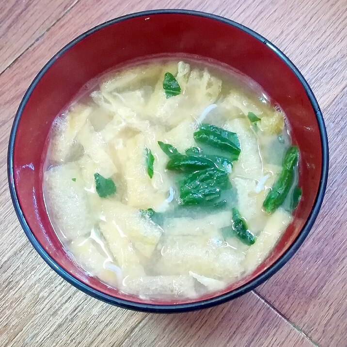 油揚げとほうれん草と釜揚げしらすのお味噌汁